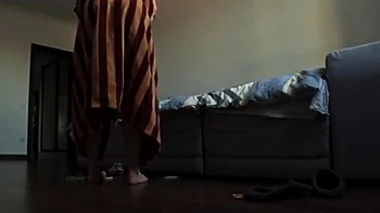 gros orgasme anal sur le canapé