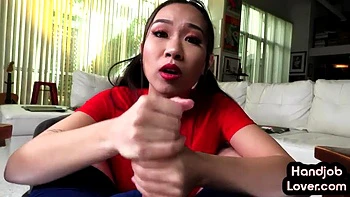 Asian babe satisfy her BF with handjob