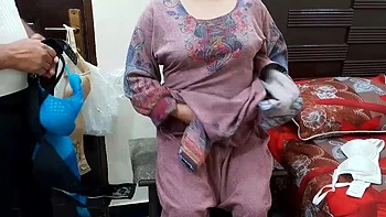 Desi Indian Bhabhi strips naked for bra seller - homemade Hindi sex with QueenbeautyQB