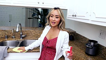 Asian hottie Linda Lan gets fucked in the shower