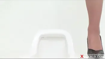 OL制服トイレ放尿　～女の子が一番恥ずかしい放尿シーンをじっくり鑑賞～