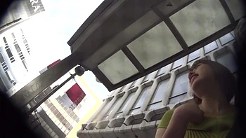 Asiatische Tittenfrau wird mit Toys und Klamotten gefickt