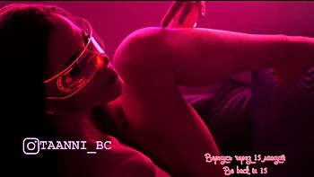 Taanni masturbiert solo auf Onlyfans