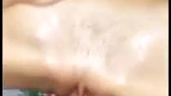 Любительница ебется в миссионерской и на четвереньках