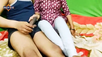 Desi girlfriend tight pussy hardcore sex - Skinny Indian beauty 18 year old fucking