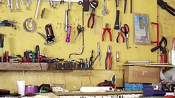 Gina Blonde In Der Hobbywerkstatt Richtig Hart Gefickt