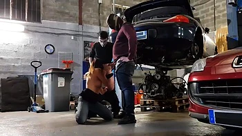 baisée en gang bang chez le garagiste