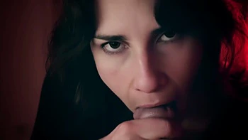 son regard de suceuse mérite une giclée