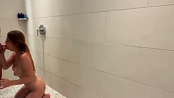 la douche coquine avec maeva