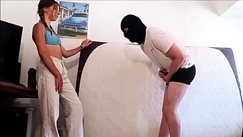 GermanBallsBusted - Harte Tritte von ihr in Eier