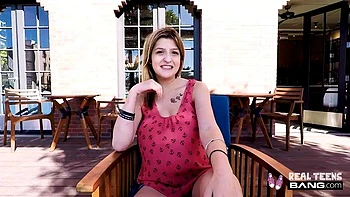 Sarah: Big Tits, Big Ass  Xnxx Porn