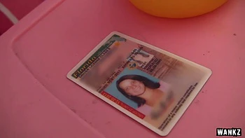 Adolescentes morenas Talon y Shelby follan desnudas en la cama