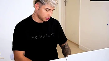 Danner Mendez goes bare in Colombia's hottest gonzo scene!