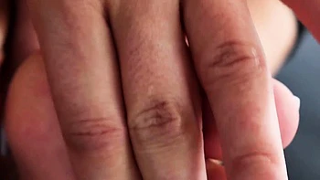 Pés pequenos sedutores fetiche em close-up