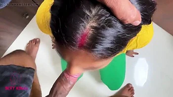 Sexy Komal sirvienta suplica polla grande perrito - Desi Aunty follando duro