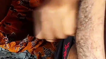 Casal indiano fodendo ao ar livre e no banheiro