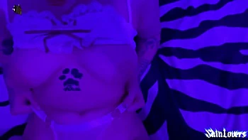 Брюнетка подросток трахает горлом в POV