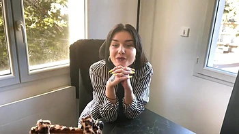 Cerise, 22 ans, milf parisienne aux gros seins en casting