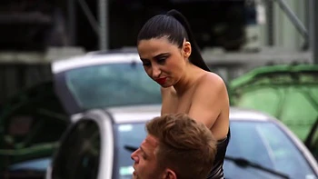 Léa, 27, milf francesa com peitos grandes e tatuagens