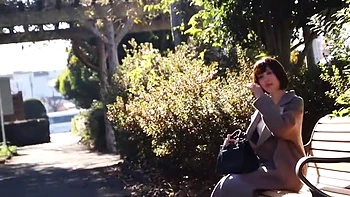 Esposa gostosa derrete com beijos, geme ao ser penetrada com os dedos