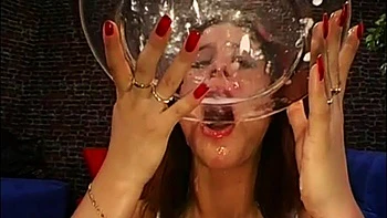 Sophia safada chupando e sendo fodida doggy e cowgirl