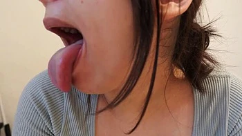 Беременная индийская жена мастурбирует в ванной с мужем дома