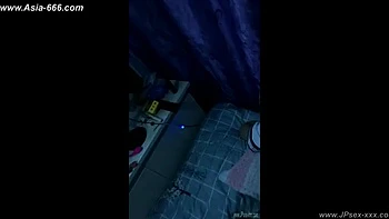 Garota asiática chupando pau em boquete caseiro