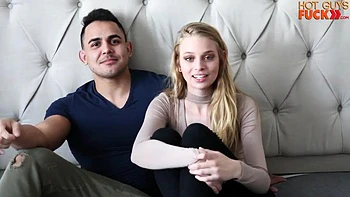 Loira cavalgando e sendo fodida no casting