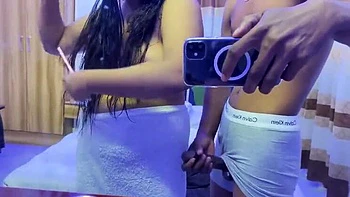 Desi Bhabhi hart gefickt im Hotel Doggy & Missionar