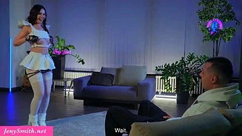 MILF quente Jeny Smith mostra peitos e buceta para o cara se masturbar