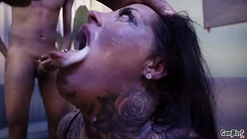 Vadia alemã de peitos grandes leva creampie enorme de BBC