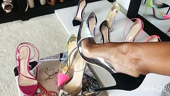 Honey Blue: брюнетка в соло-фетише