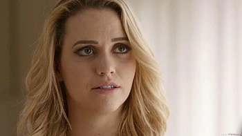 Stripperin fickt Doggy und reitet Cowgirl