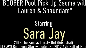 Lauren Phillips con tetas enormes follada con polla negra en lencería