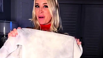 AshleyK con grandes tetas falsas es follada