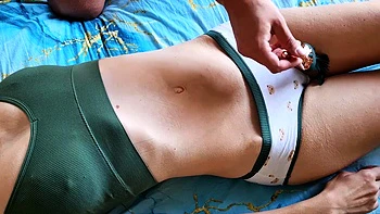 Pena vibratória leva a cunhada ao orgasmo