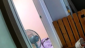 Milf japonesa se masturbando nua em casa