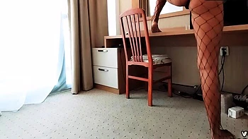 Namorada com corpo sensacional em underwear recebe gozada