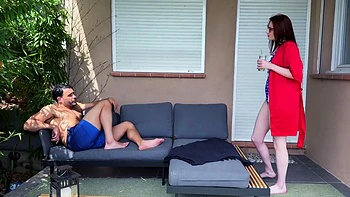 Os peitos tatuados da Alicia, cougar, provocam sensações intensas