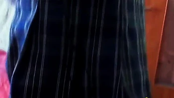 Schüchternes russisches Rothaariges bläst Schwanz