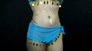 Rubia Nalah con tetas grandes folla su culo