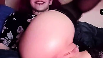 Латина с узким жопой широко трахается