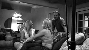 Milf Peaches follada duro en trío con tetas grandes