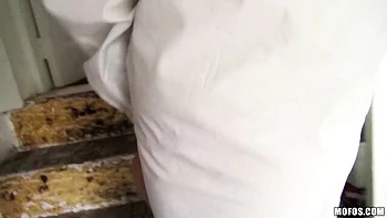 Hailey Holiday cabelos claros fodida na cowgirl e engole pau grande