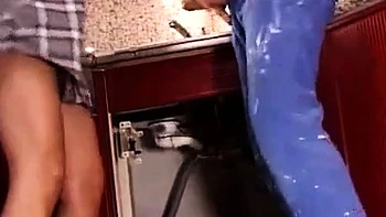 Milf asiatique poilue qui jouit