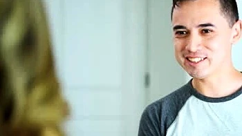 Minha madrasta loira não para de me foder