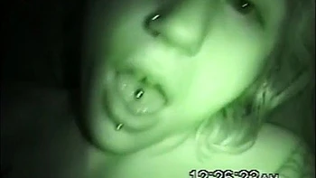 Мега шлюха сосет член в любительском минете