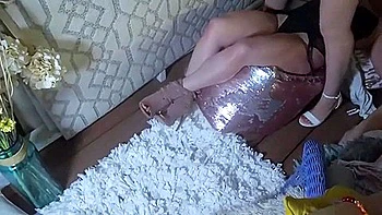 Adolescentes 18+ experimentam swing lésbico com strap-on