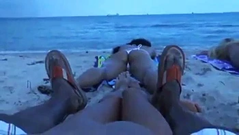 Milf interracial chupando e cavalgando doggy e cowgirl