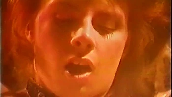 Большой член ебет телку в позе догги и сосёт